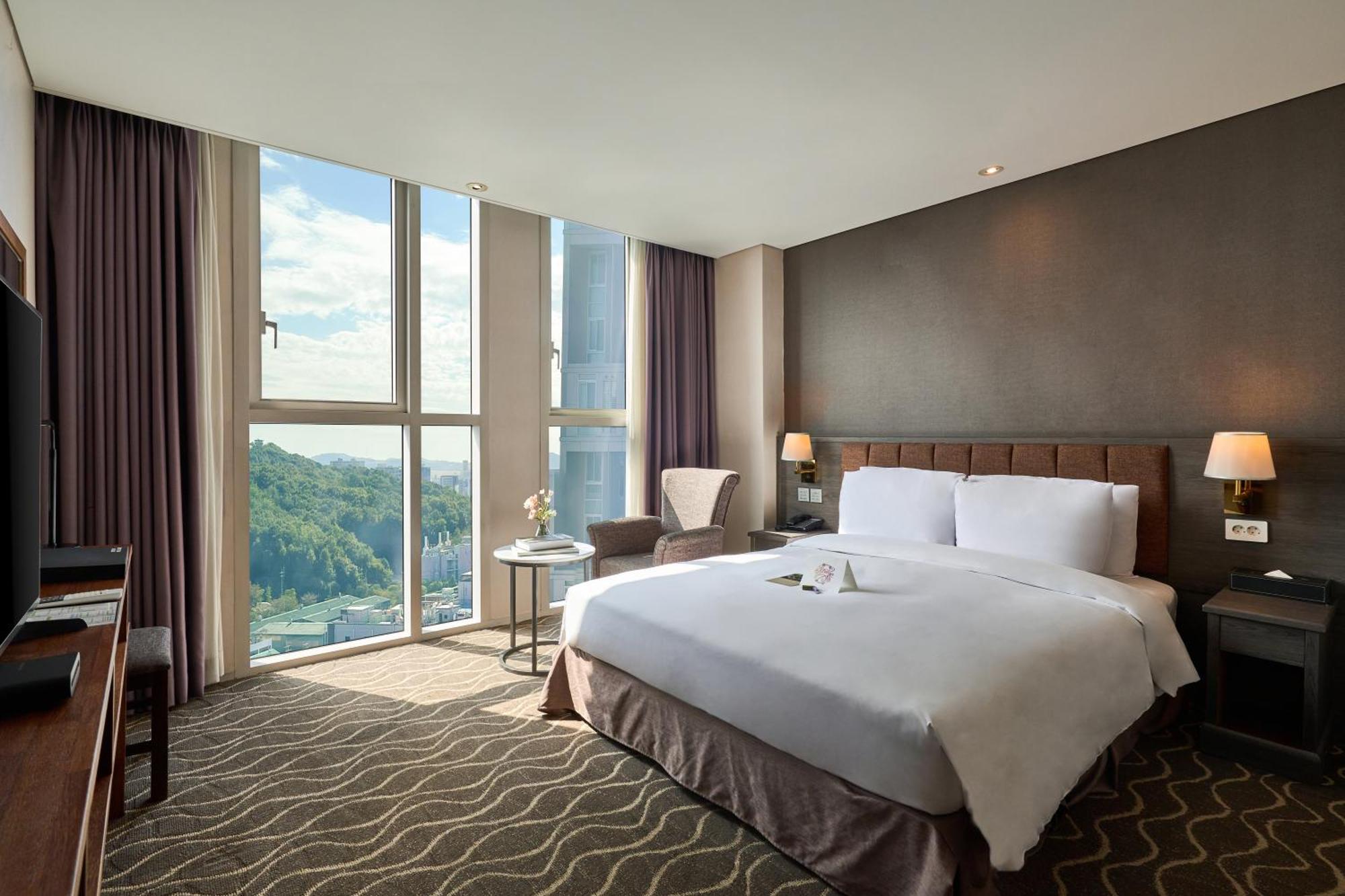 Square Hotel 4*